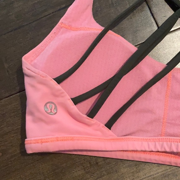 SOLD. Lululemon free to be wild sports bra. Size 4 - Picture 3 of 3